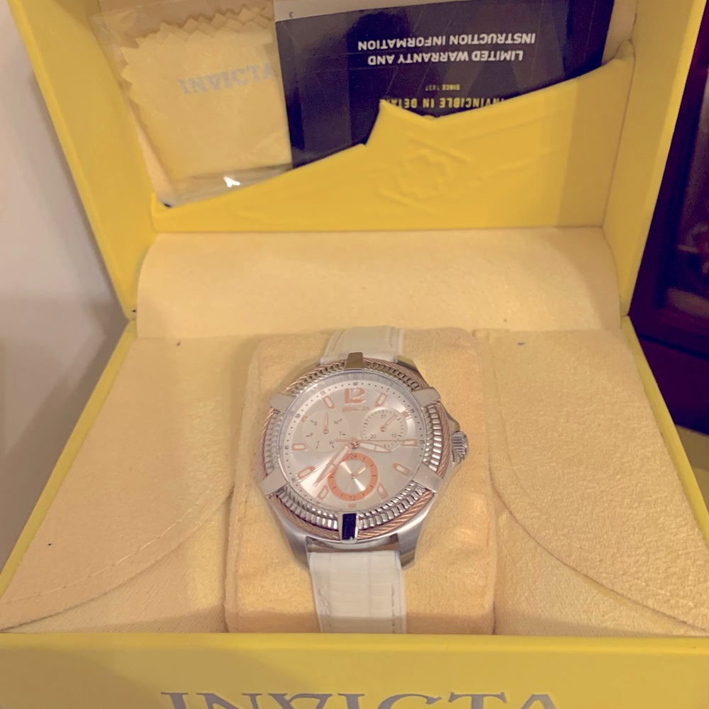 Women’s White Invicta